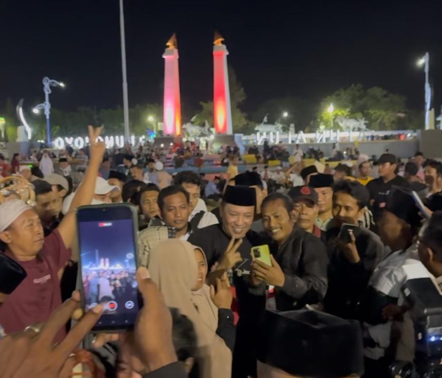 Temu Kangen Malam Minggu Aba Idi Turun Ke lapangan Alun-Alun Trunojoyo Bersama PKL Dan Masyakat Sampang 1