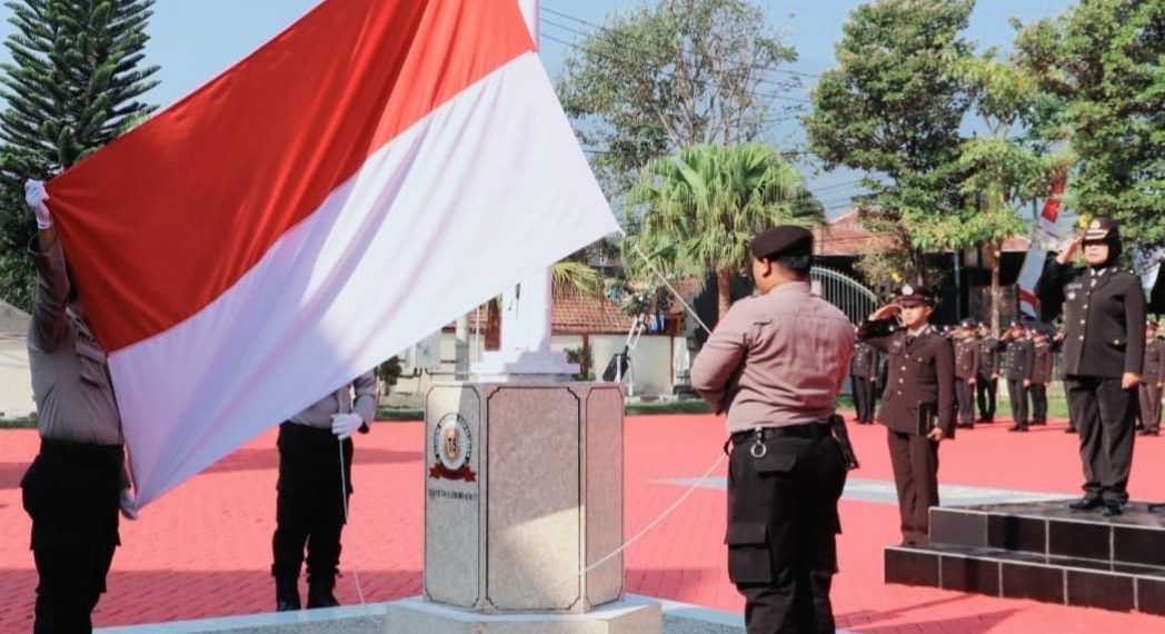 Hari Sumpah Pemuda ke 96, Polres Batu Gelorakan Kolaborasi Mengembangkan Generasi Muda 1 FOTO : Prosesi Upacara Memperingati Hari Sumpah Pemuda ke 96 di Lapangan Mapolres Batu (Ist)