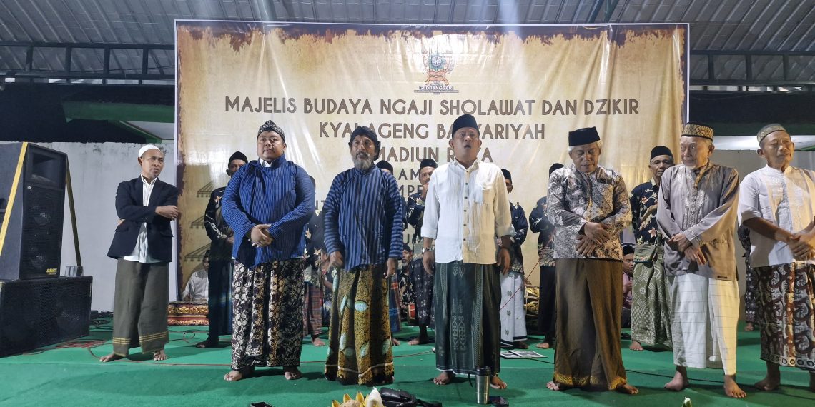 Abdullah Muhdi Anggota DPRD Jatim saat dapat gelar kehormatan