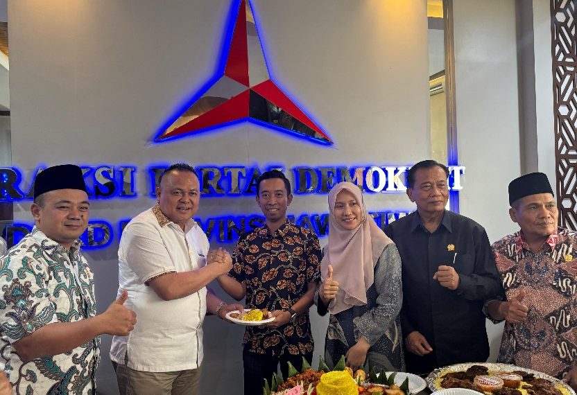 Fraksi Demokrat DPRD Jatim saat tasyakuran
