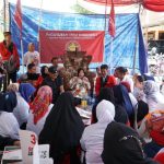 Risma Siap Selesaikan Kesulitan Pedagang Pasar Masyarakat di Sidoarjo