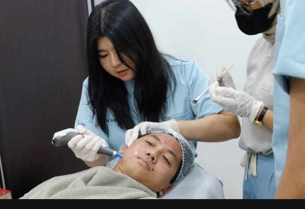 Phoenix Cells Therapy: Inovasi Perawatan Cocktail Exosome, Solusi Revolusioner Pasar Kecantikan Modern 1 Terapi pembaruan sistem perawatan mengatasi masalah kulit dengan produk Exosome terbitan PT SCI, yaitu Revivsome. (foto: ist)