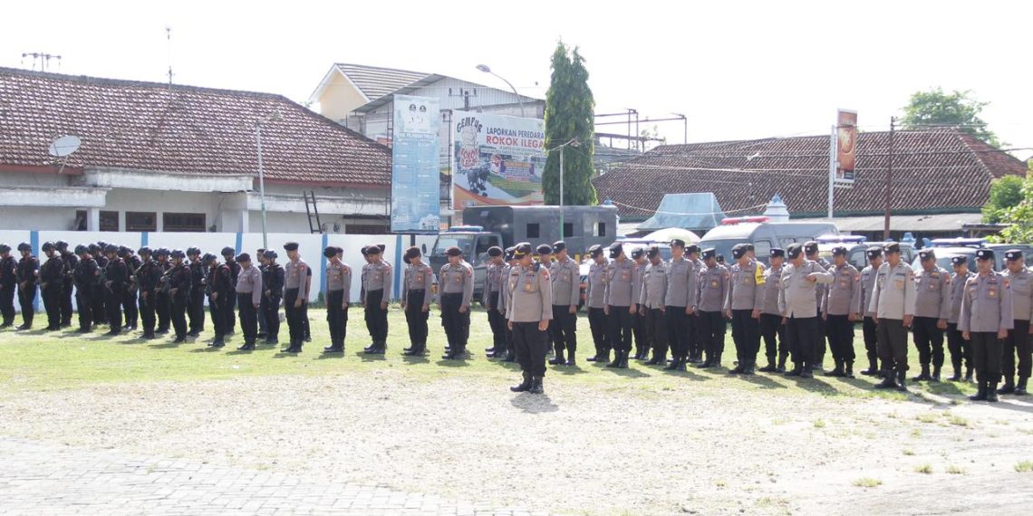 Polres Sampang Siapkan 53 Anggota Amankan Debat Publik Pilkada Sampang di Surabaya 1