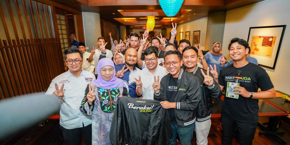 Teks foto : Nakes muda Jatim saat deklarasi