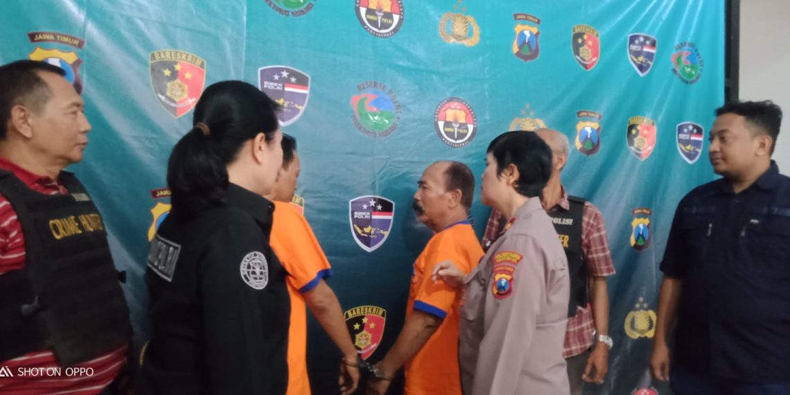 Kapolsek Dukuh pakis Kompol Masdawati saragih Pada Saat Press release(foto)