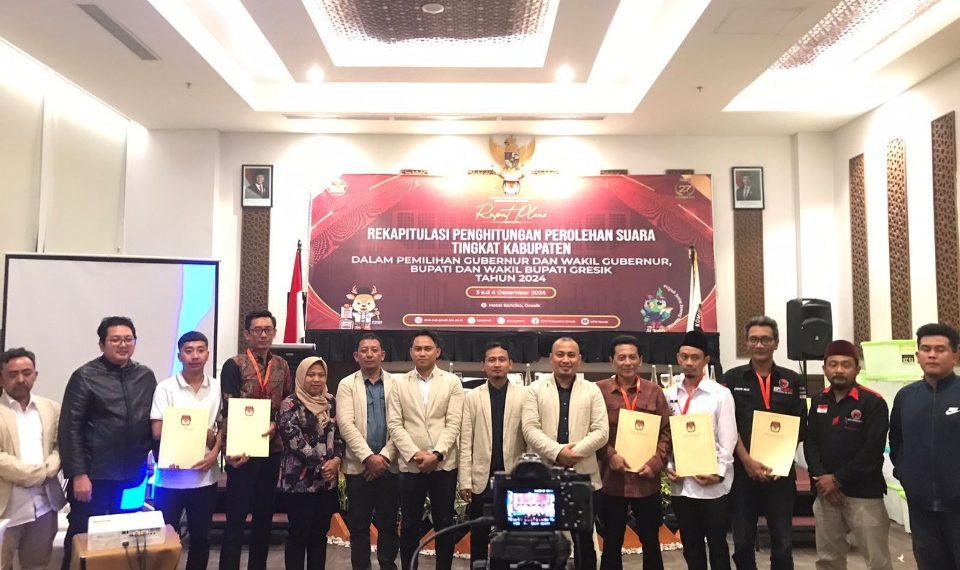 Proses rekapitulasi perolehan suara tingkat kabupaten yang digelar KPU Gresik