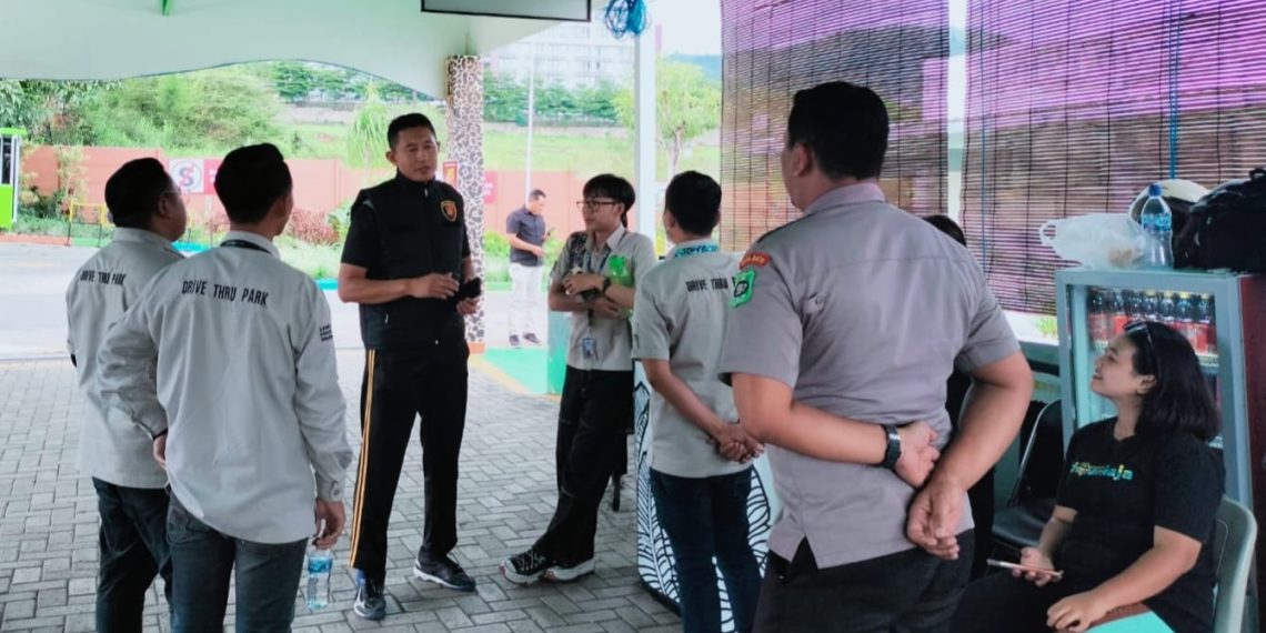 Tim Kanit Pidum Satreskrim Polrestabes Batu saat Sosialisasi  Bahayanya Judi Online dan Ancaman Hukumnya.(Ist) 