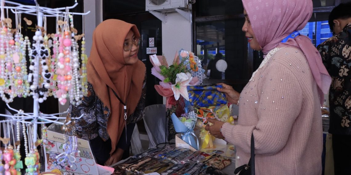 Expo Kewirausahaan PSKU Unitomo: Ajang Karya Kreatif & Inovatif Mahasiswa 1 Expo Kewirausahaan PSKU Unitomo: Ajang Karya Kreatif & Inovatif Mahasiswa 1