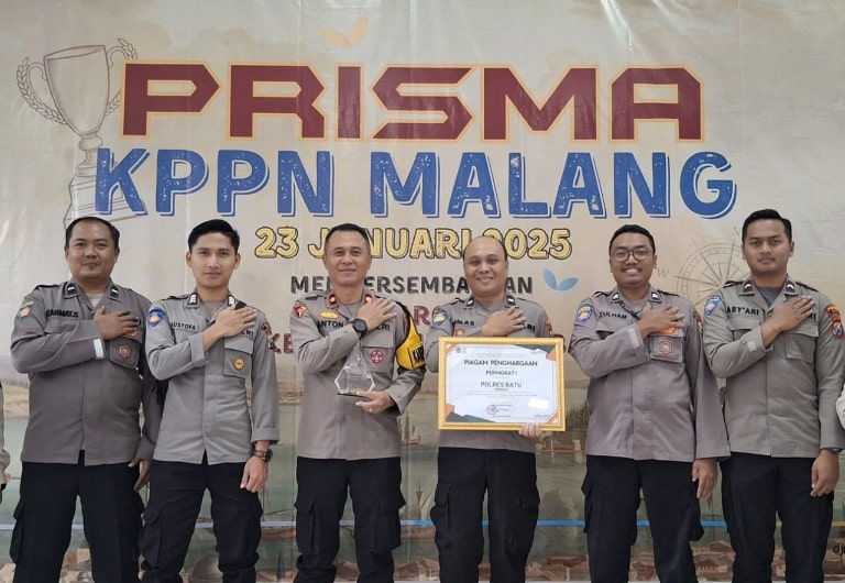 Polres Batu Dapat Penghargaan dari KPPN Malang 1 Sejumlah Anggota Polres Batu usai menerima penghargaan dari KPPN Malang.(Ist)