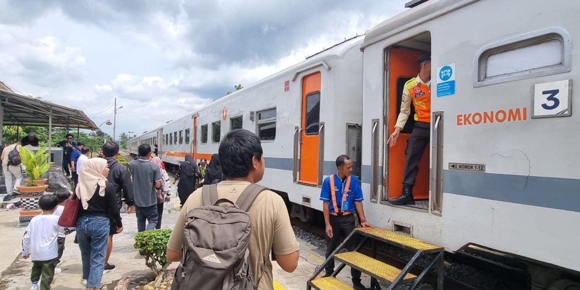 Kepercayaan masyarakat terhadap layanan transportasi publik yang aman, nyaman, dan tepat waktu makin meningkat. (foto: ist)