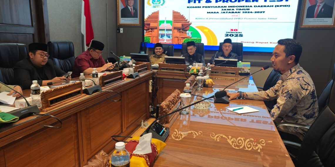 Komisi A DPRD Jatim saat gelar fit and Proper test