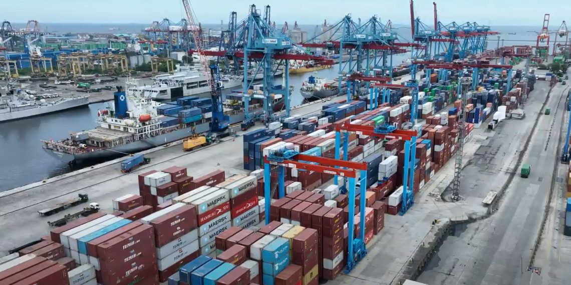 terjadi peningkatan arus peti kemas internasional di tahun 2024 sebanyak 10,28%. (foto: ist)