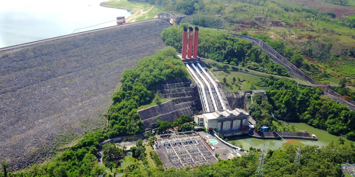 Klarifikasi PLN Nusantara Renewables Terkait Proyek PLTS Terapung Karangkates 1 Pengiriman 2 unit Locomotive Platform produksi INKA yang diekspor ke Australia. (foto: ist)