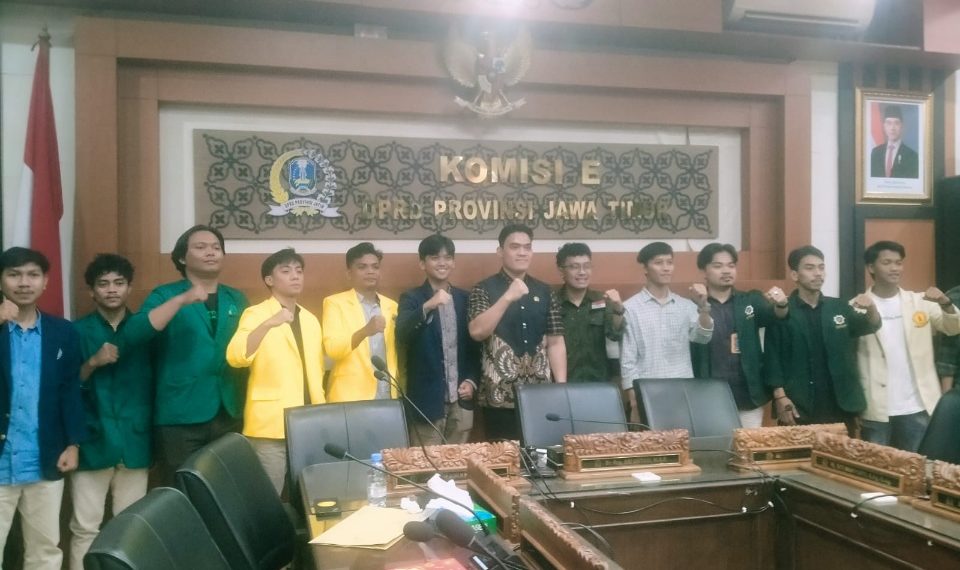 BEM Nusantara Jatim saat ajak Audensi Komisi E DPRD Jatim