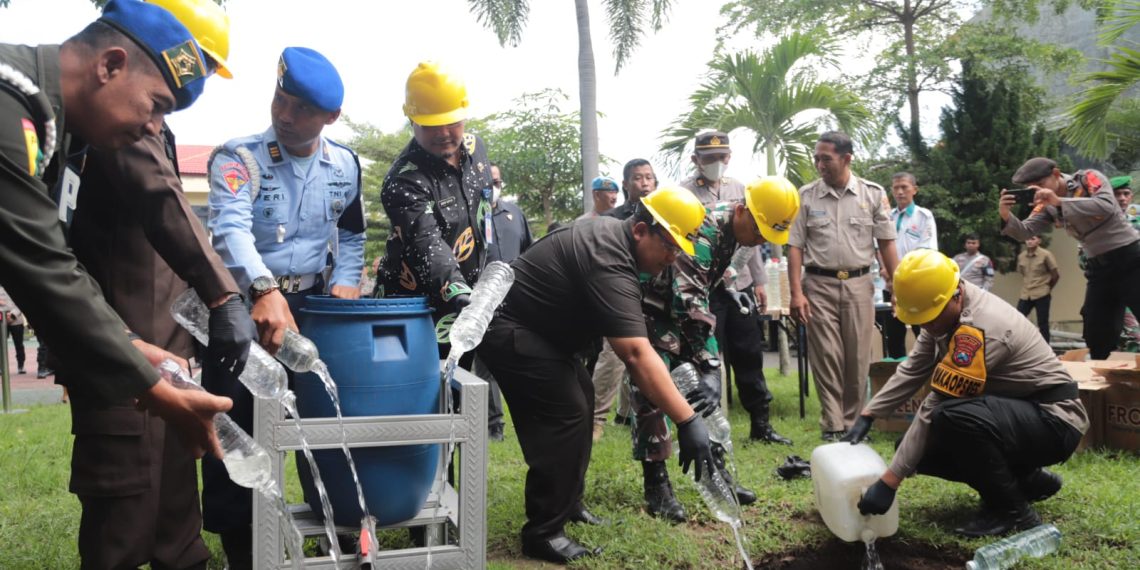 Jelang Lebaran, Polres Magetan Musnahkan Ratusan Liter Miras dan Puluhan Knalpot Brong 1