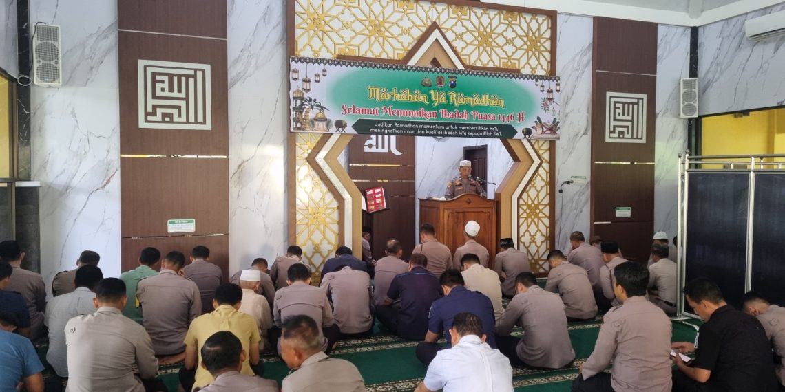 Polisi Ini Rutin Berikan Kultum Dhuhur Selama Ramadan di Polres magetan 1
