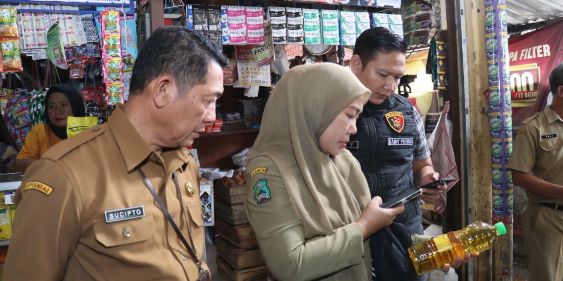 Satgas Pangan Polres Magetan dan Disperindag Temukan Minyakita Bermasalah: Volume Kurang dan Kualitas Tidak Sesuai Standar 1