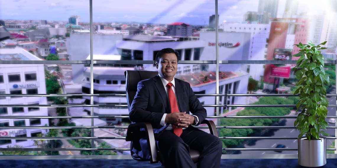 Teks foto : Sunarsip chief economist