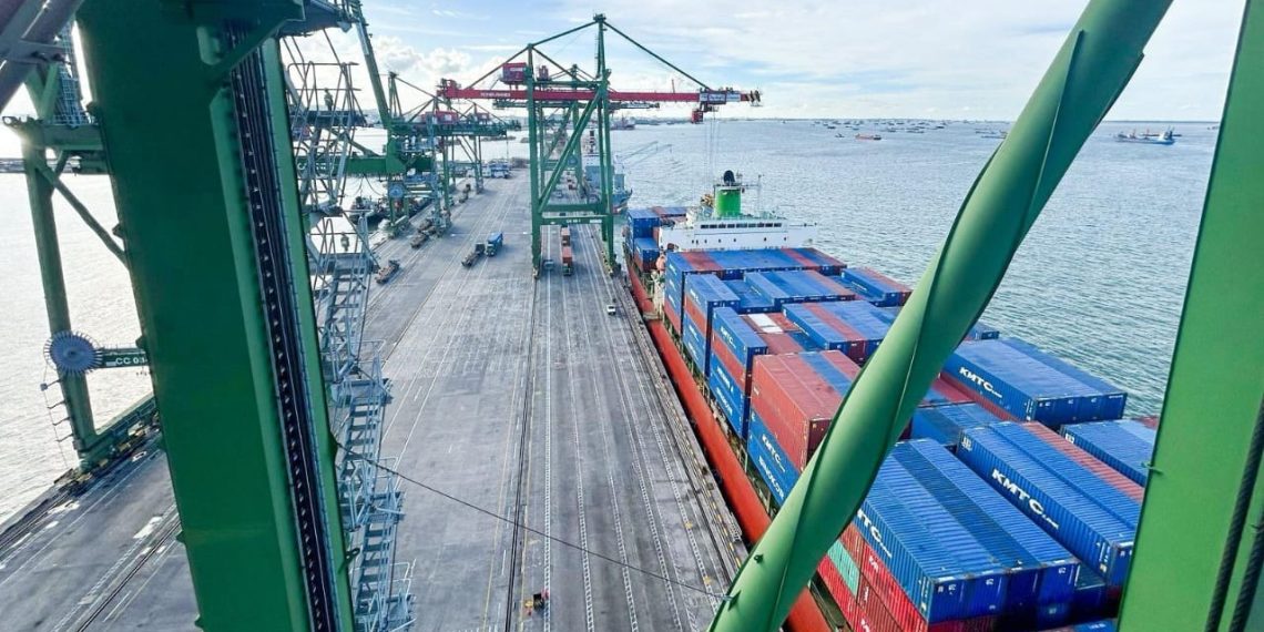 Strategi TTL Pastikan Arus Barang saat Lebaran 2025 Lancar 1 TTL berhasil mencatatkan hasil positif dalam kegiatan pelayanan kapal hingga Februari 2025. (foto: ist)