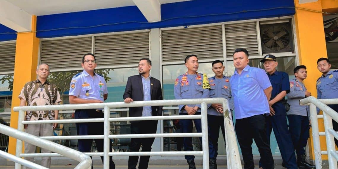 Komisi D DPRD Jatim saat Sidak di stasiun Pasar Turi