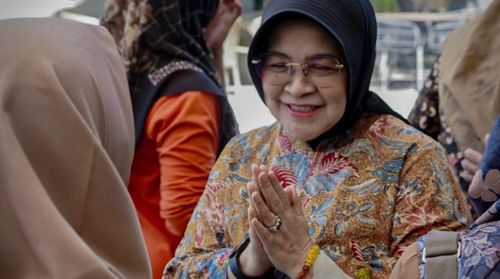 Fraksi PDI Perjuangan Ucapkan Selamat Hari Raya Idul Fitri Fraksi ke Seluruh Warga Jatim 1 Ketua Fraksi PDIP DPRD Jatim Wara Reni Sundary Pramana