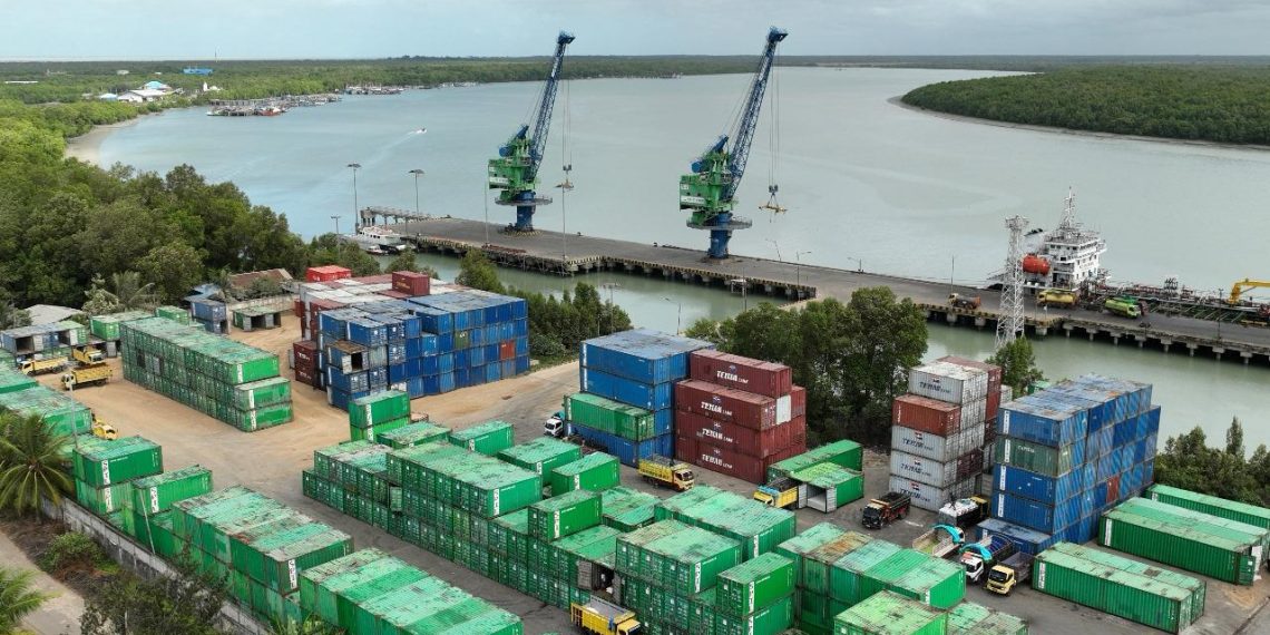 Pasca Kericuhan, Pelindo Terminal Petikemas Pastikan Layanan Kepelabuhanan di TPK Merauke Normal 1 Layanan operasional terminal normal seperti biasanya, semalam pelaksanaan debarkasi penumpang KM Tatamailau sejumlah 416 orang tetap terkendali. (foto: ist)