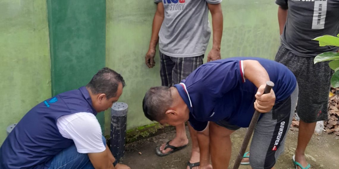 Cegah Banjir, Puluhan Warga Perumahan Bence Regency Kediri Tanam Biopori