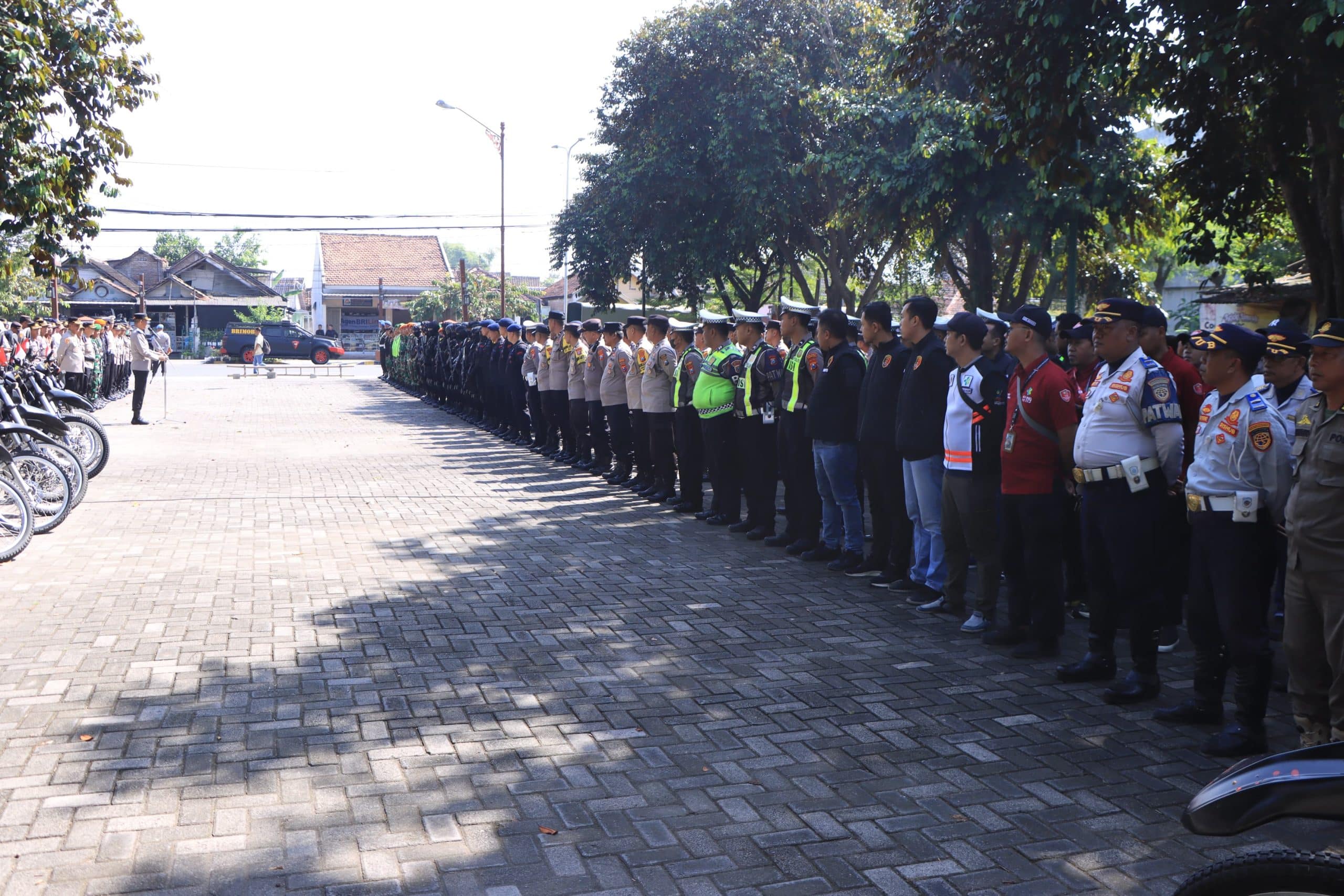 Antisipasi Kerawanan, Polres Madiun Siagakan Ratusan Personel di Pengesahan IKS PI Kera Sakti 2