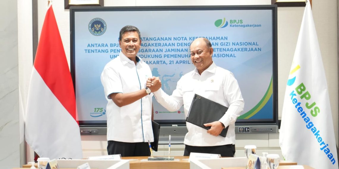 Penandatanganan MoU oleh Dirut BPJS Ketenagakerjaan Anggoro Eko Cahyo & Kepala BGN Dadan Hindayana. (ist)