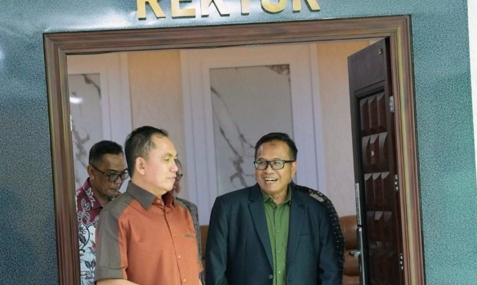 Ketua KPPU M. Fanshurullah Asa (Ifan) saat kunjungan ke kampus Unissula, Semarang. (foto: ist)