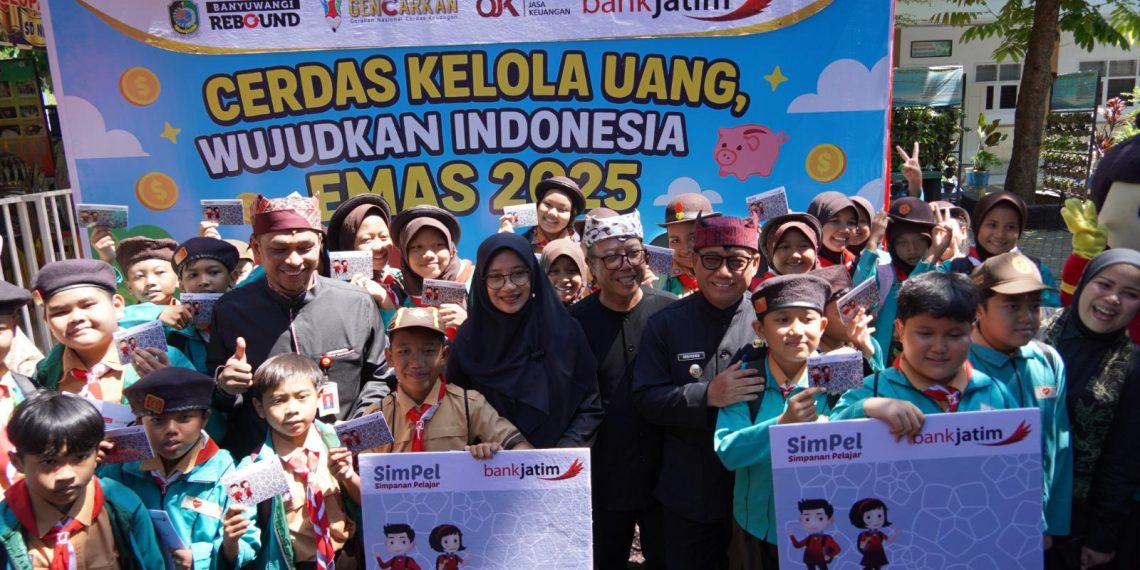 Teks foto : Bank Jatim saat dukung literasi keuangan