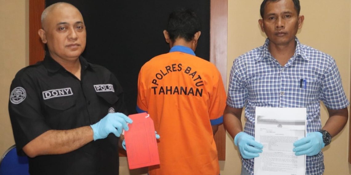 Terduga Pelaku Perampasan Ponsel di Wilayah Hukum Polres Batu,saat diamankan jajaran Polres Batu. (Gus)