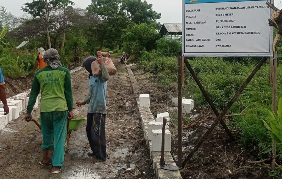 Pembangunan JUT Desa Racitengah sepankang 135 Meter