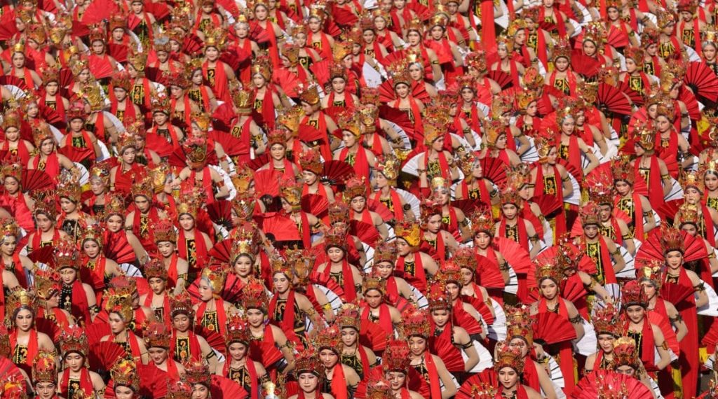 Aksi penari Festival Gandrung Sewu