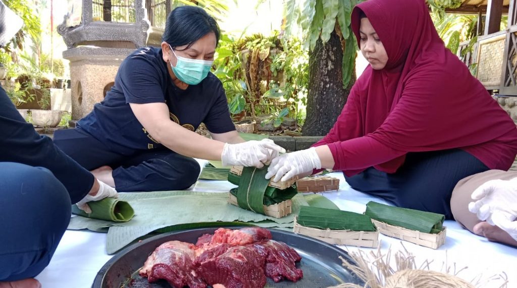 Proses pembagian daging kurban