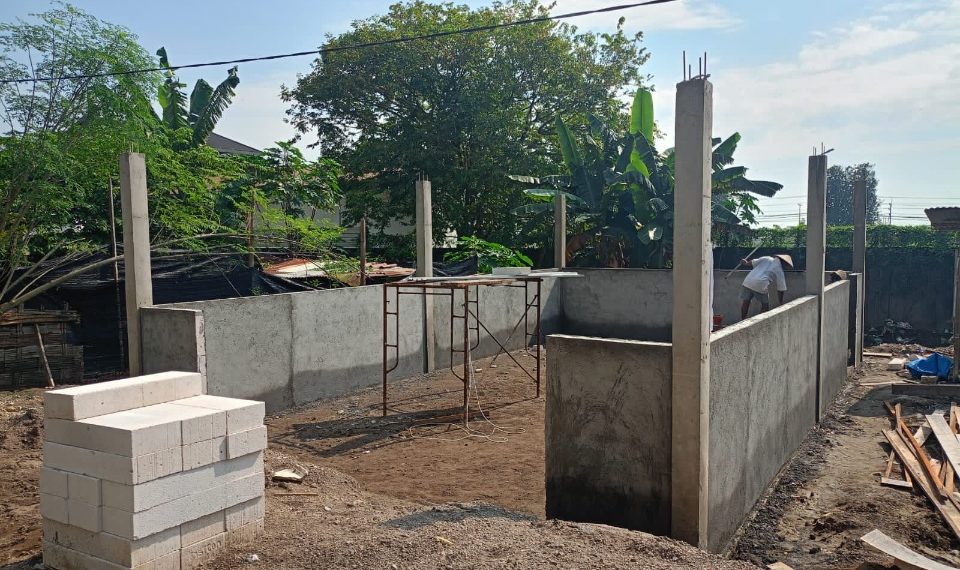 Proses pembangunan rumah kompos