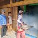Cegah Penyebaran DBD, Pemdes Tambakrejo Lakukan Fogging Ribuan Rumah