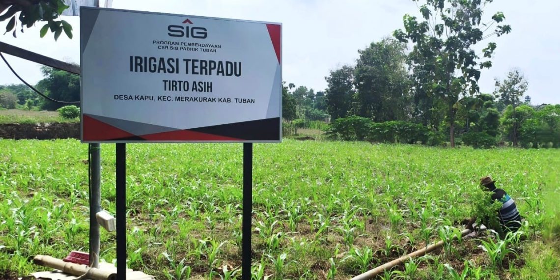 SIG memberi bantuan sumur bor & saluran irigasi yang mampu mengairi 10 hektare lahan pertanian di Desa Kapu, Kec. Merakurak, Kab. Tuban. (foto: ist)