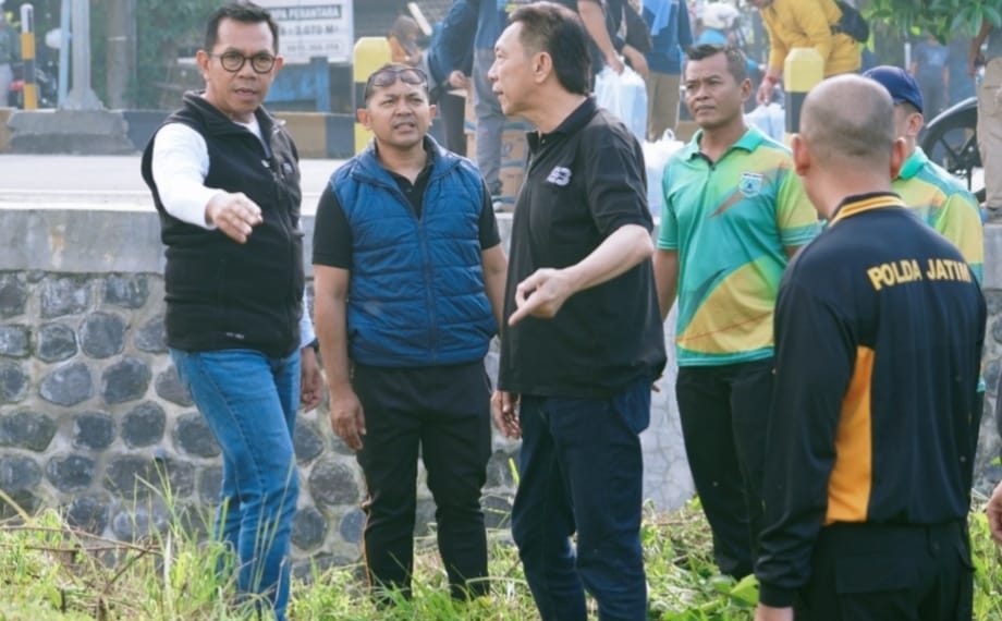 : Wali Kota Batu, Kapolres Batu dan Direktur Jawa Timur Park (JTP 3) bersama dengan sejumlah ASN.(Ist) 