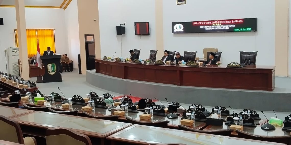 Bupati Sampang Paparkan Visi Pembangunan 2025–2030 dalam Rapat Paripurna DPRD