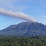 Bupati Ipuk Minta Masyarakat Tetap Tenang Hadapi Erupsi Gunung Raung WhatsApp Image 2025-06-17 at 09.06.37