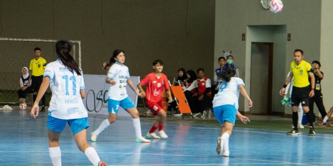 Tim futsal putri Kota Batu saat laga dengan tim futsal dari Kabupaten Banyuwangi di Gor Hotel Jambuluwuk Kota Batu.(Ist)