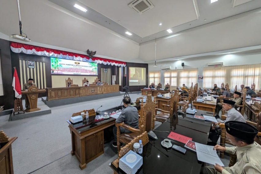 Rapat Paripurna DPRD Kabupaten Ngawi Bahas Perubahan APBD 2025 dan Raperda PRLB