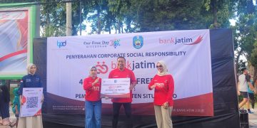 Dukung Pertumbuhan Ekonomi Situbondo, Bank Jatim Serahkan CSR 455 Unit Tenda Portabel Untuk UMKM