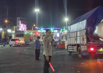 Polresta Banyuwangi Siagakan Personel 24 Jam Atasi Kemacetan di Pelabuhan ASDP Ketapang 3 Polres Banyuwangi