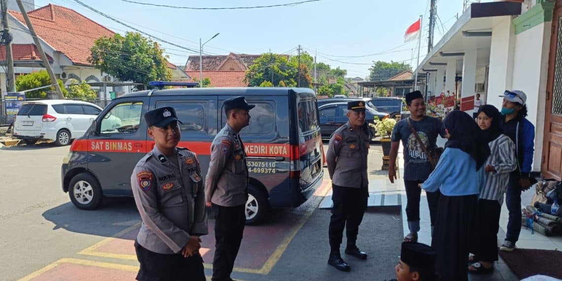 Personel Satbinmas Polres Kediri Kota Laksanakan Penling, Ajak Warga Jaga Kamtibmas
