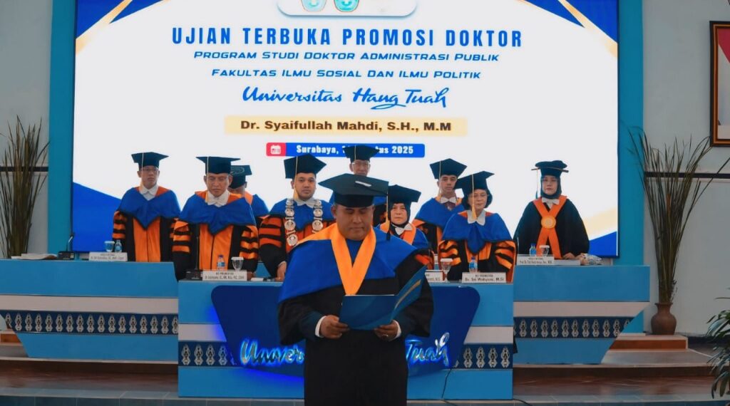 Lulus Cumlaude, Kades Pangkahwetan Berhasil Raih Pendidikan S3