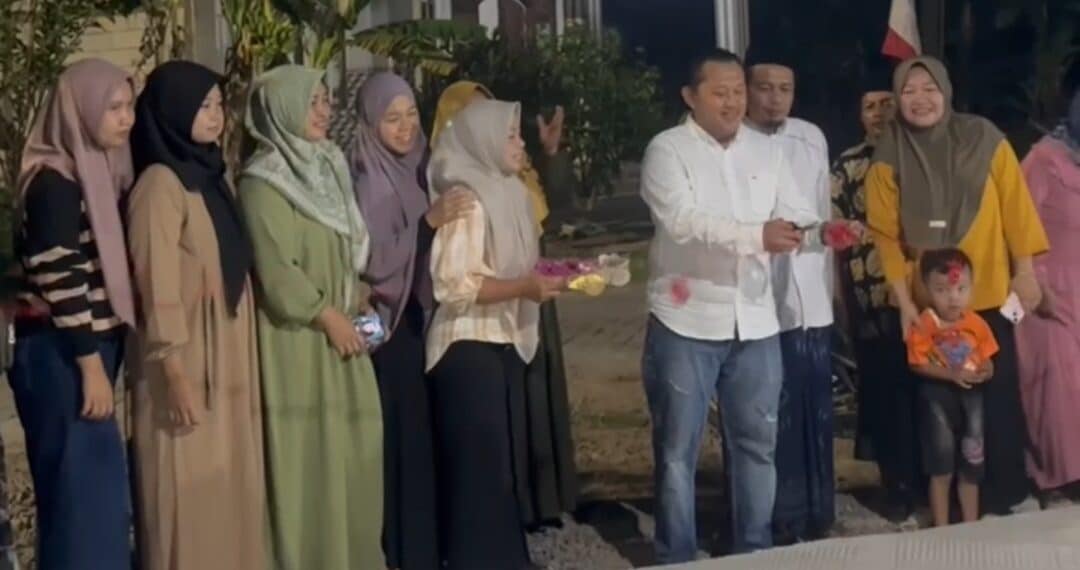 Warga Kedungpasing Gelar Syukuran Spontan, Jalan Baru Jadi Kado HUT RI ke-80