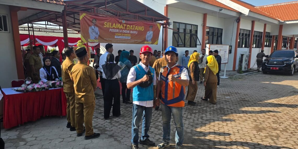 PLN UP3 Gresik menyiagakan personel terbaik & menjaga keandalan pasokan listrik. (foto: ist)
