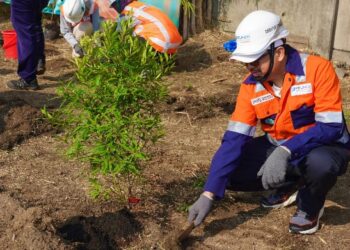 TPS Tanam 80 Pohon untuk Kurangi Emisi Karbon